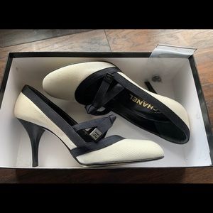 Authentic Chanel Classic Pumps
